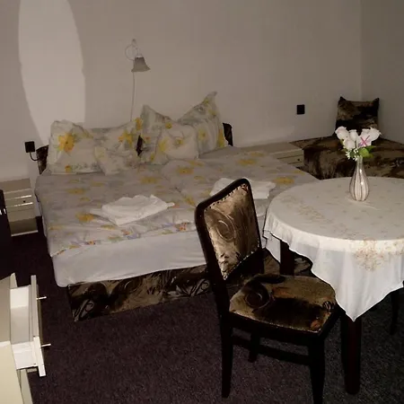 Kis Apartmanhaz Appartamento *